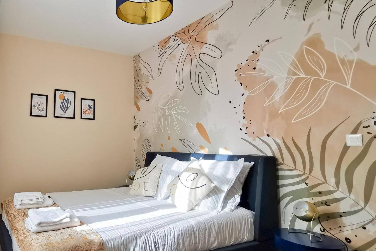 Les Appartements De La Nef D'Or Сен-Кантен Екстериор снимка